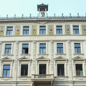 Maverick Athenaeum Budapeste