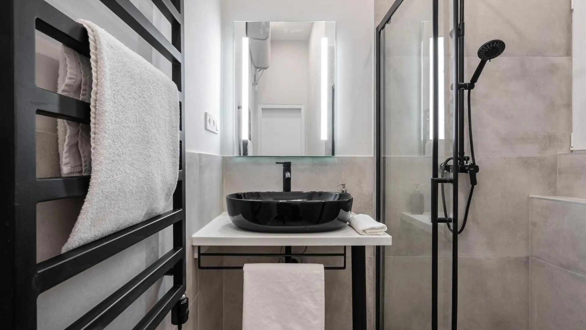 Akacfa 27 Two Bedroom Apartment Budapest